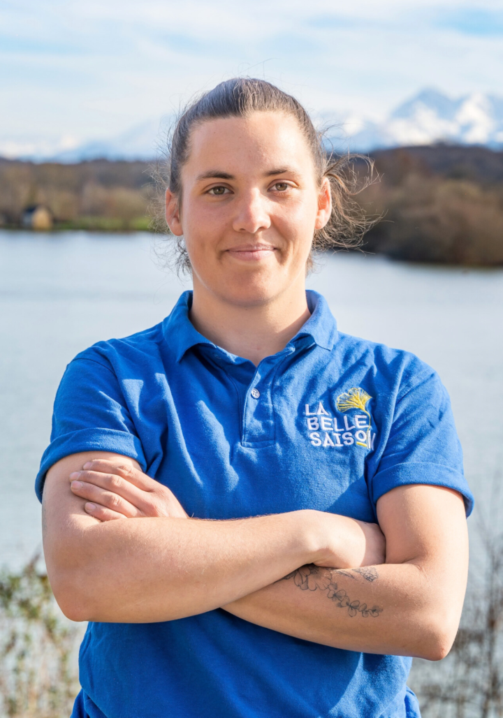 Experte en bassins, elle transforme vos extérieurs en un véritable coin de paradis.