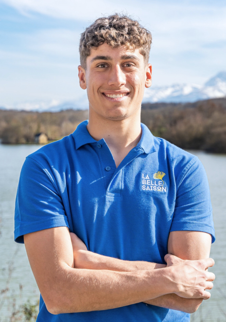 Il allie apprentissage et enthousiasme pour devenir un expert du paysage.