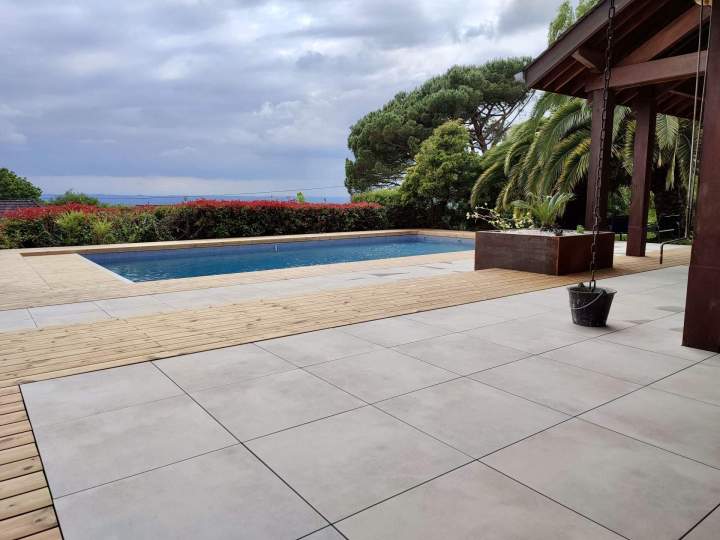 Aménagement de plage de piscine Pau